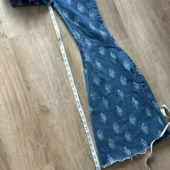 We the Free Bohemian Just Float On Flare Jeans Free People Sz 26 - Picture 7 of 11
